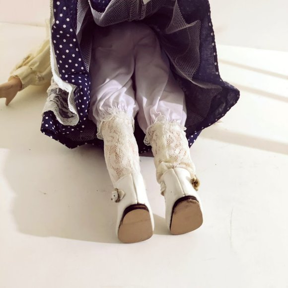 Vintage Porcelain Doll LAURA 3031 Hand Painted Hand Sewn The Wimbledon Collect - Picture 10 of 12